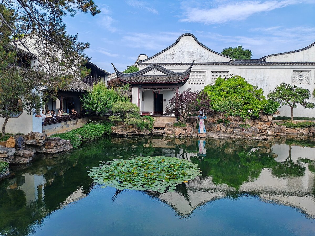 網師園の彩霞池