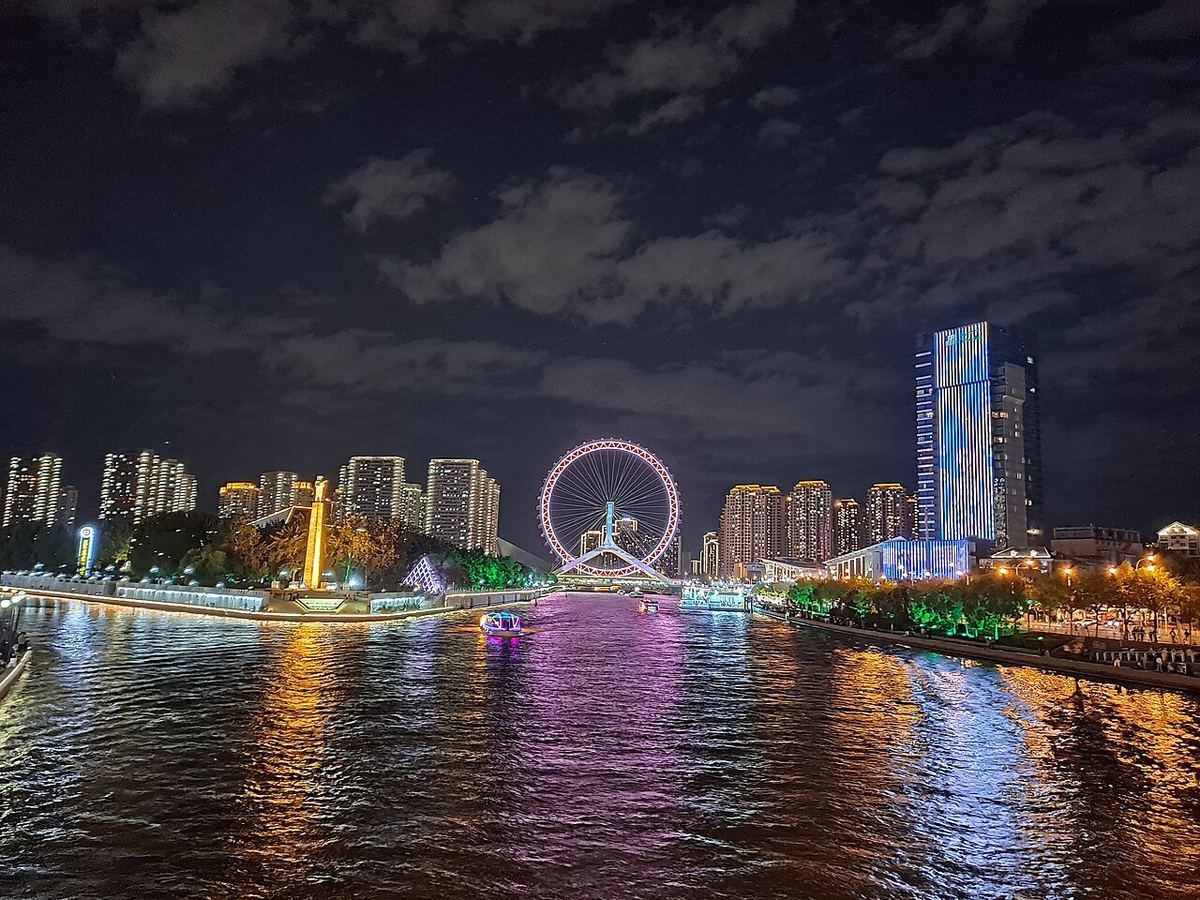 天津之眼与海河夜景