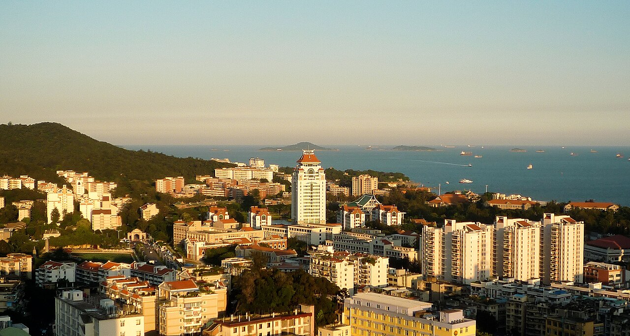 厦门大学和海边