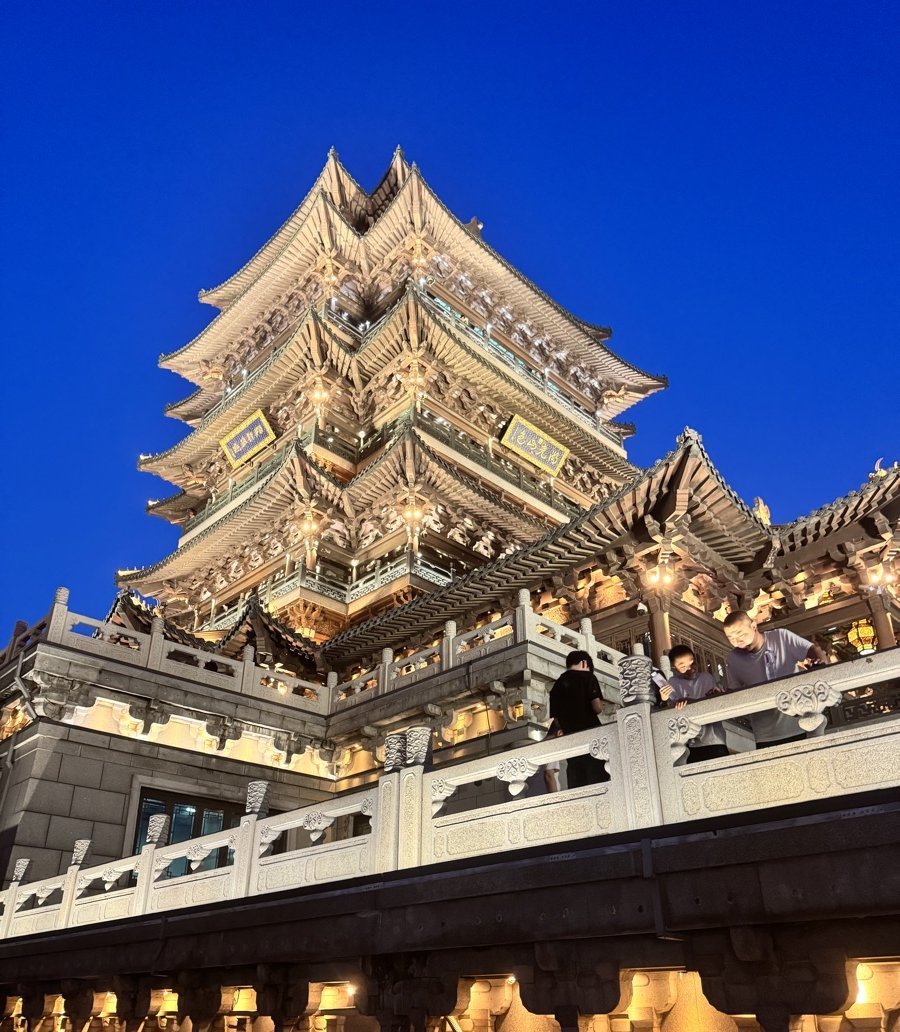 The Chaoran Tower at Daming Lake at night