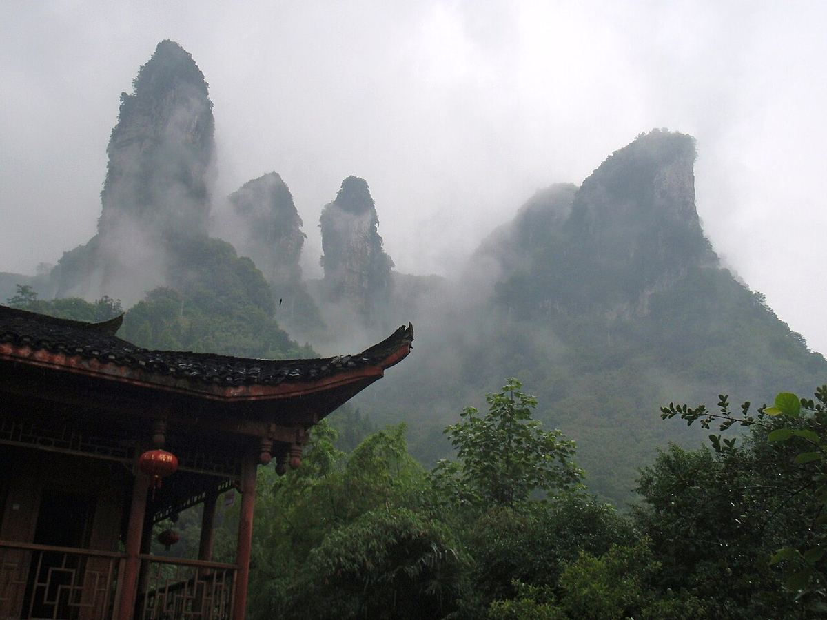 Misty peaks at Dehang, western Hunan
