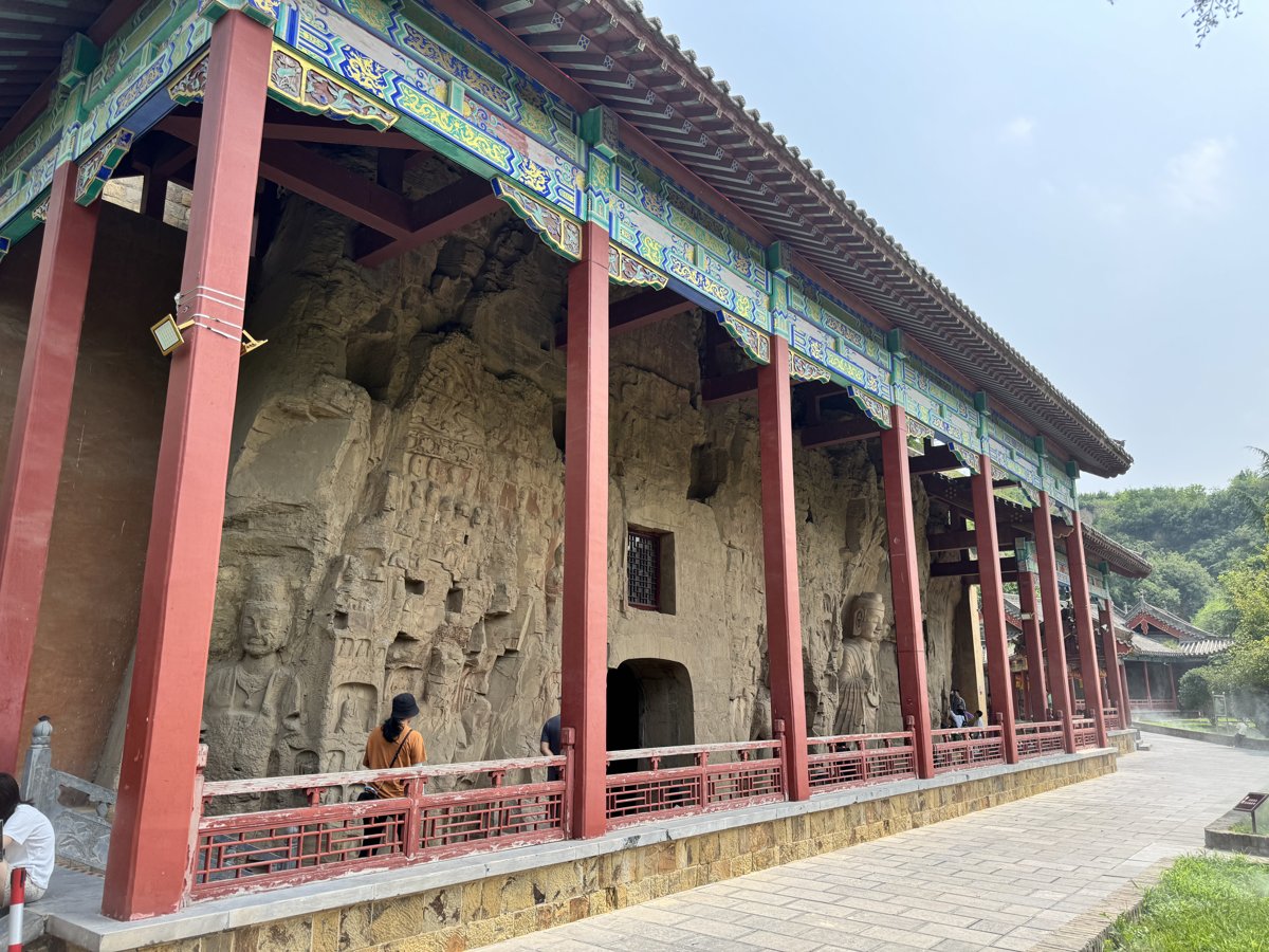 Protective gallery in front of the caves