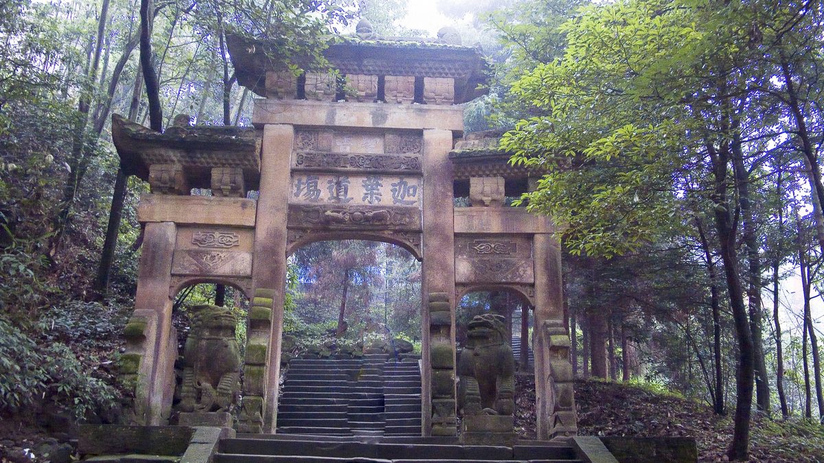 A stone gateway on Mount Jinyun