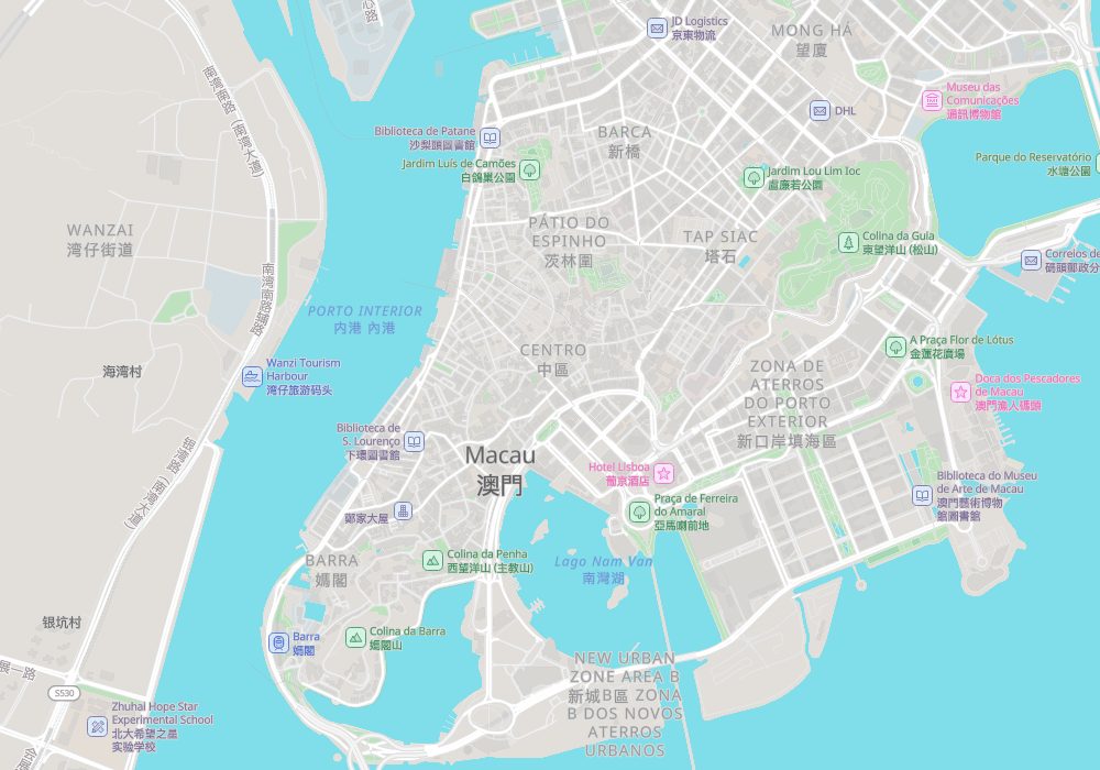 마카오반도: 남쪽 끝에 아마 사원, 중북부에 성 바울 성당 유적과 몬테 요새, 북동쪽 언덕에 기아 요새가 있다.