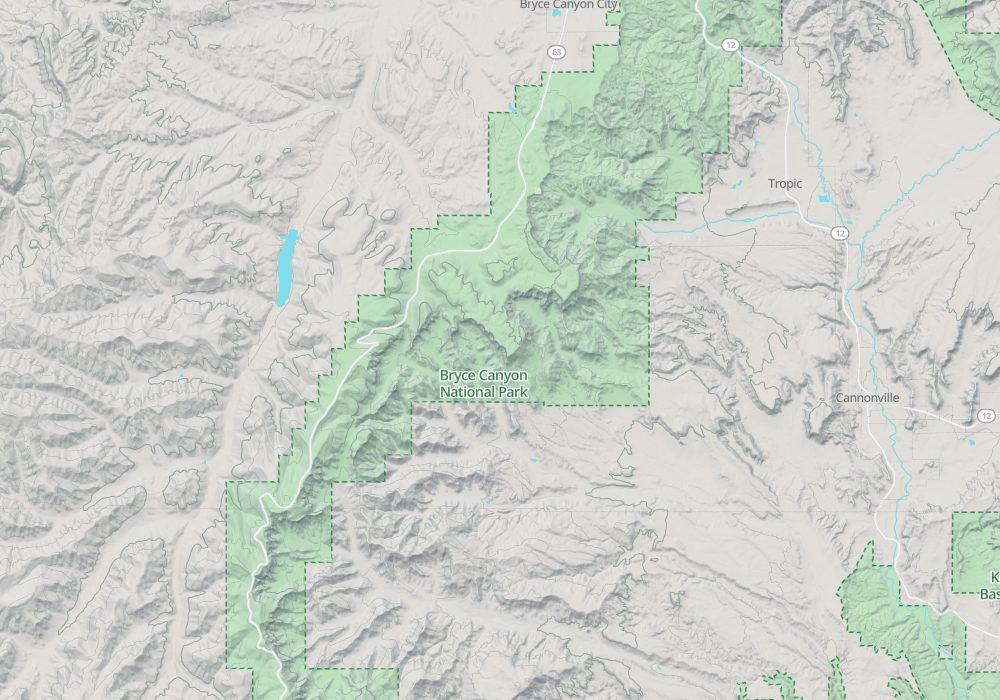 Bryce Amphitheater with Sunrise and Sunset Points is in the north of the park, Rainbow Point at the far south, Fairyland Point to the north, and Ruby's Inn outside the entrance to the north-west; hillshade and 100 m contours