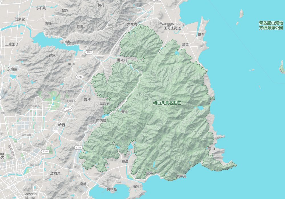 Laoding peak is in the middle of the range; Taiqing Palace is on the southern coast, Beijiushui on the northern slope, and Yangkou on the northeast coast; hillshade and 100 m contours