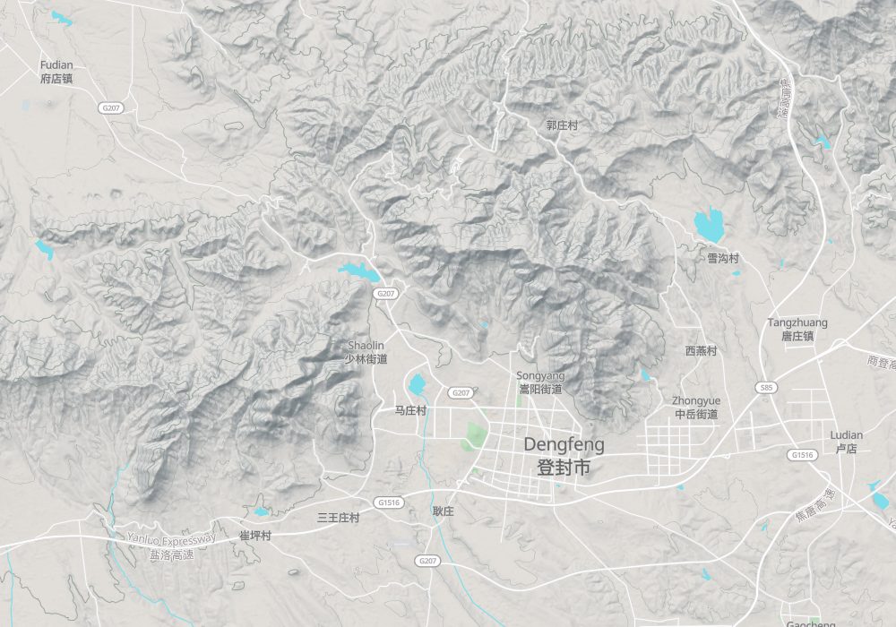 登封の市街は嵩山の南麓にあり、少林寺は西、中岳廟は東、太室山と少室山は東西に分かれる。陰影起伏と100m等高線