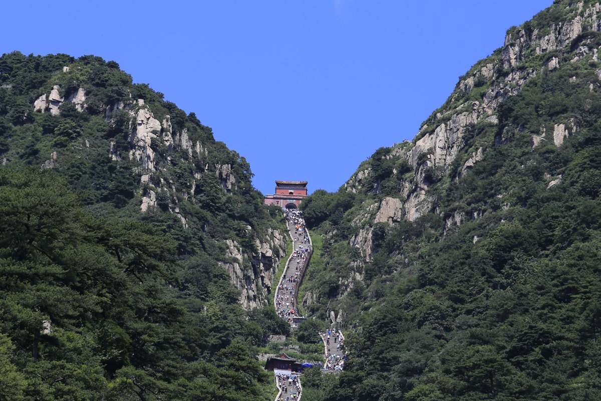 泰山十八盘和南天门
