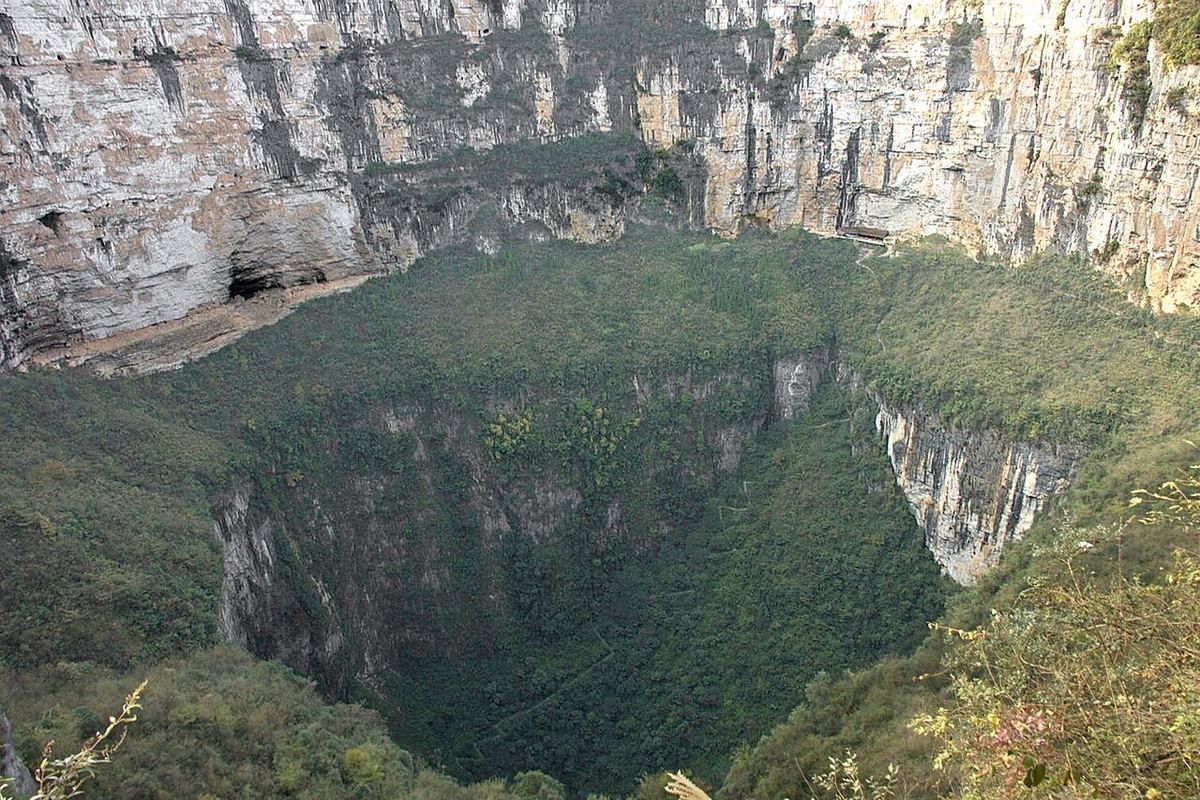 Xiaozhai Tiankeng sinkhole, Fengjie, Chongqing