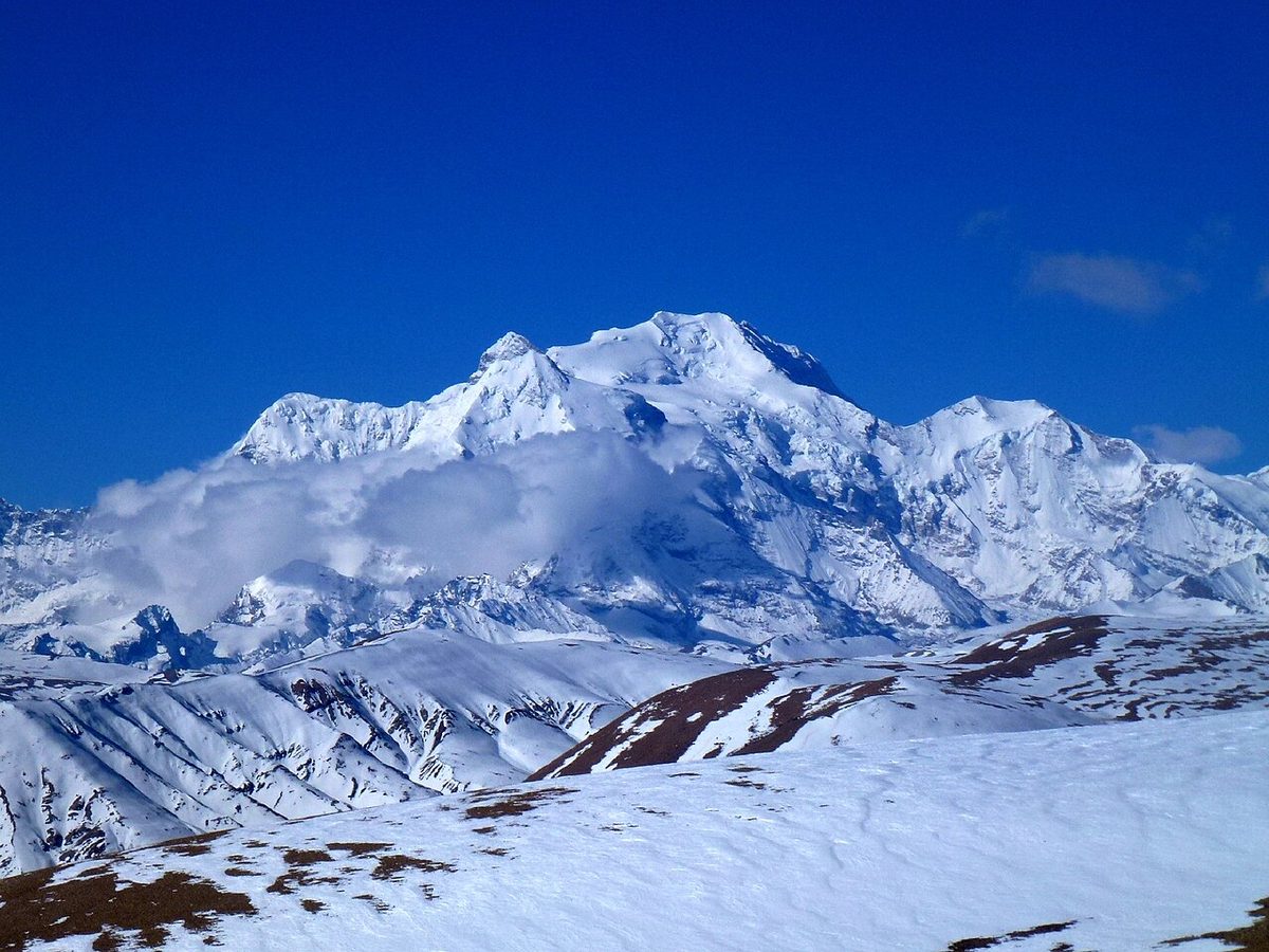 Shishapangma from Tong La pass