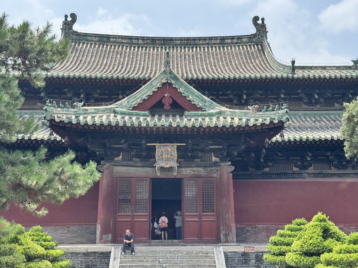 摩尼殿