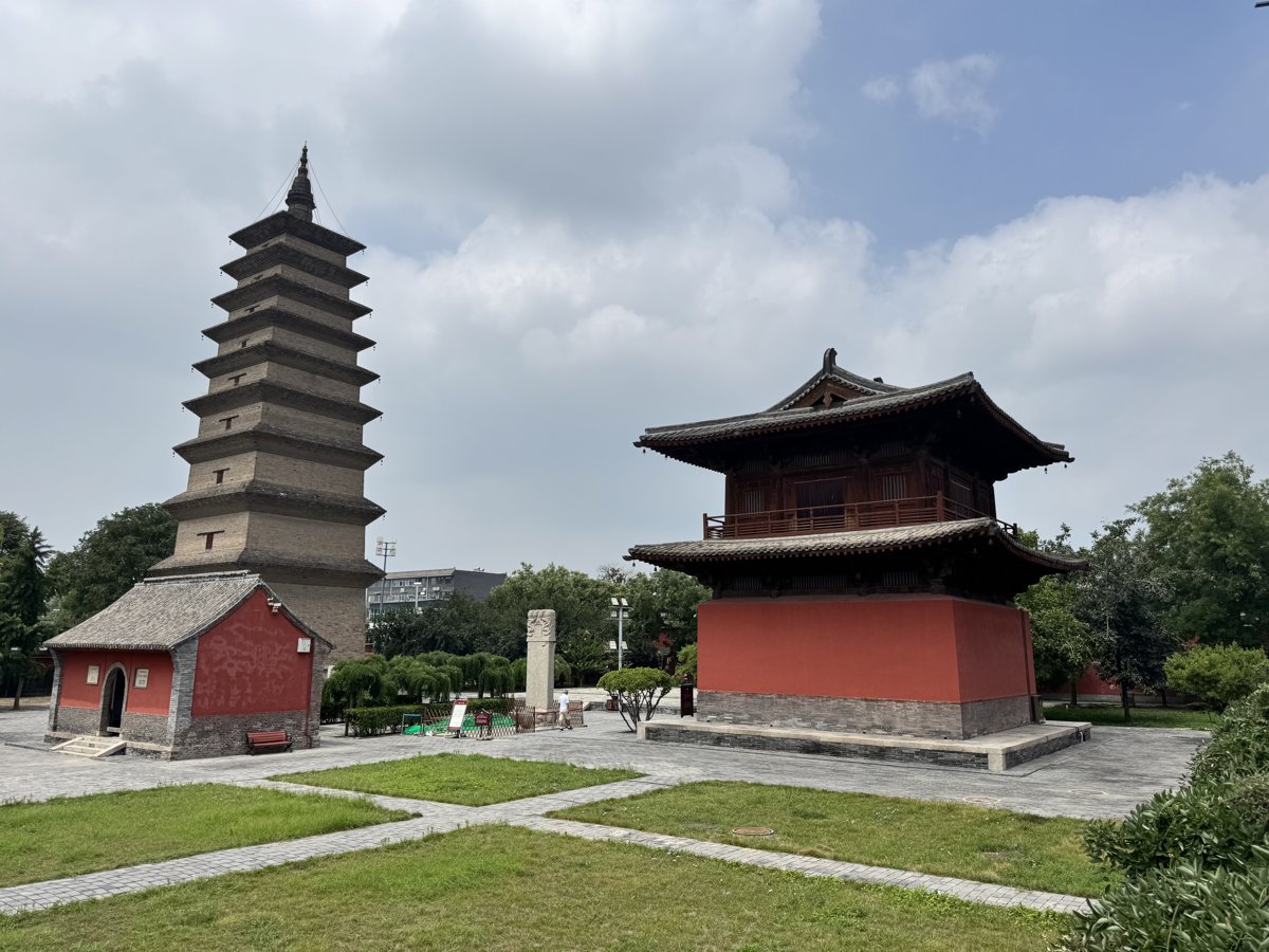 开元寺须弥塔和钟楼